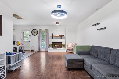 683 E Glenpool Blvd, Glenpool, OK 74033 - photo 3