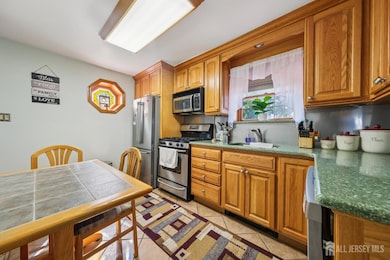 187 Hoover Ave, Edison, NJ 08837 - photo 6