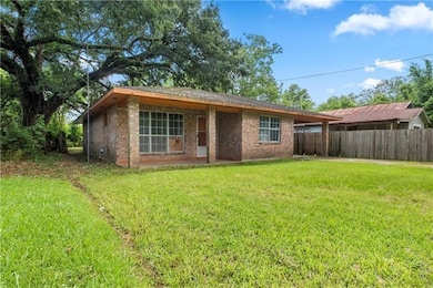 611 Chennault St, Bunkie, LA 71322 - photo 2