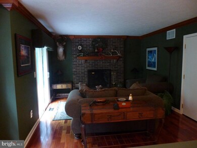 400 Applegate Ct, Linthicum Heights, MD 21090 - photo 4