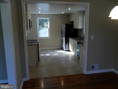 6303 Joyce Dr, Temple Hills, MD 20748 - photo 4