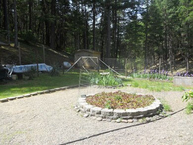 center garden area