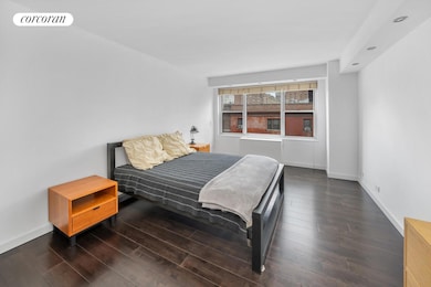 150 E 61st St unit 6E, New York, NY 10065 - photo 6