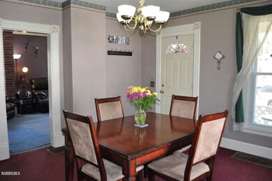 847 W Elk St, Freeport, IL 61032 - photo 5