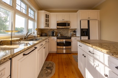 7 Saye St, Old Saybrook, CT 06475 - photo 4