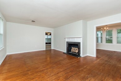 Formal Living Room w/dining