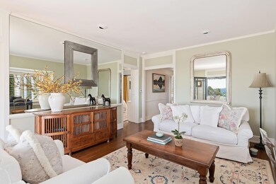 6-web-or-mls-06 - Living Room