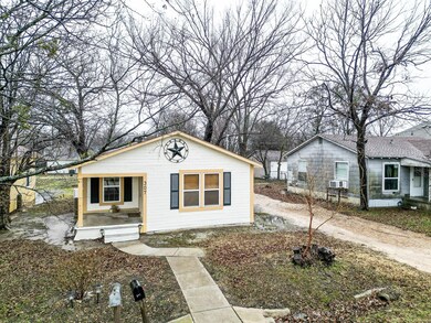 307 Avenue A, Ennis, TX 75119 - photo 3