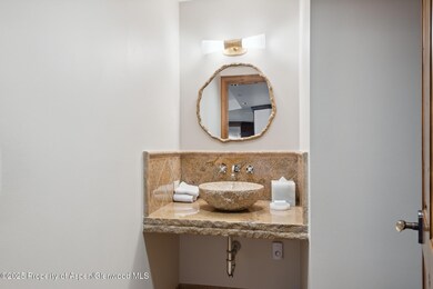 25BPowderRoom