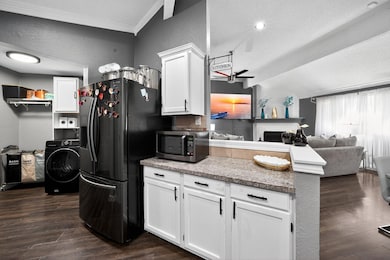 310 Kalmia Dr, Arlington, TX 76018 - photo 6