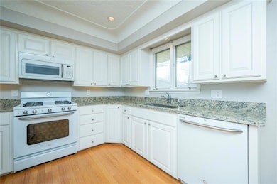 Granite- all kitchen appliances included