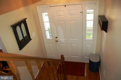 18737 Martins Landing Dr, Germantown, MD 20874 - photo 2