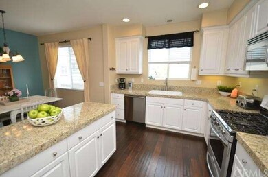 UPGRADED kitchen Stainless appliances Granite coun