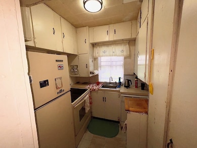 7 Myrtle St, Middleboro, MA 02346 - photo 6