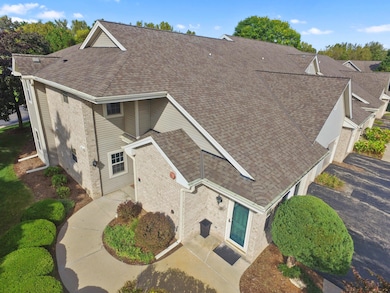 18740 Emerald Cir unit E, Brookfield, WI 53045 - photo 2