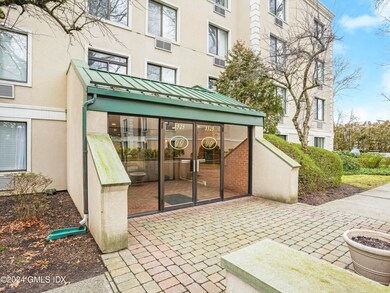 Greenwich Green unit 407, Old Greenwich, CT 06870 - photo 3