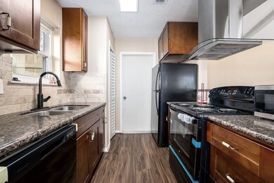 17142 Barcelona Dr, Friendswood, TX 77546 - photo 4