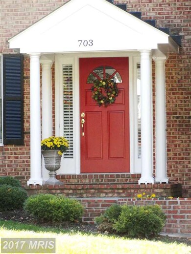 703 Talahi Ct SE, Vienna, VA 22180 - photo 3