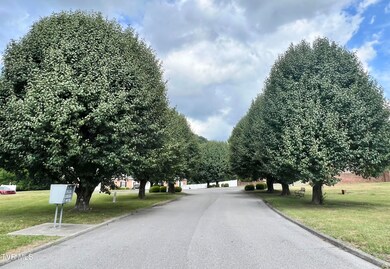 Windsong Entrance to #503 Hickory Rd