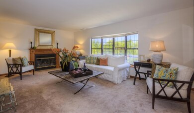 6 Living Room (2)