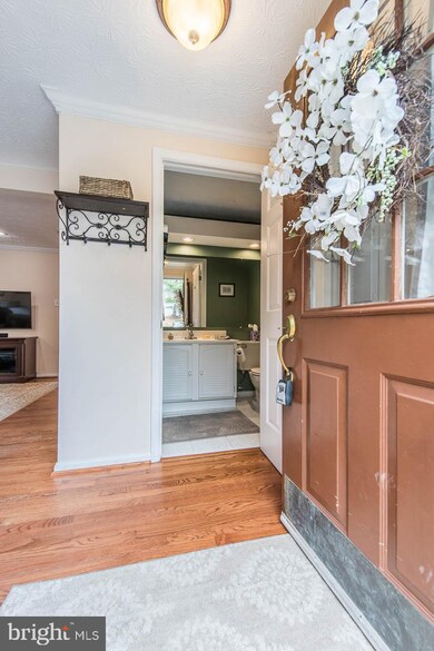 1519 Twisted Oak Dr, Reston, VA 20194 - photo 6