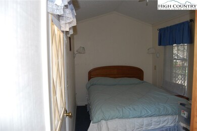 Guest bedroom.