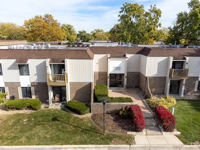 7353 Blackburn Ave unit K206, Downers Grove, IL 60516 - photo 2