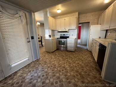 1205 N Cherokee Ave, Claremore, OK 74017 - photo 6