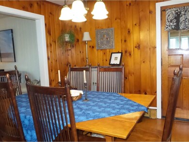 29 Pleasant St, Essex Junction, VT 05452 - photo 4