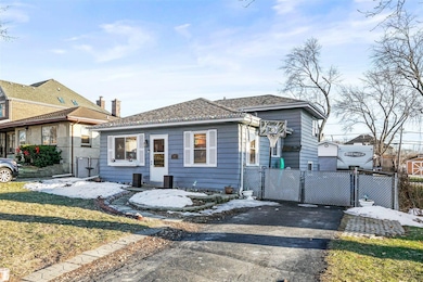 562 W Crockett Ave, Elmhurst, IL 60126 - photo 2