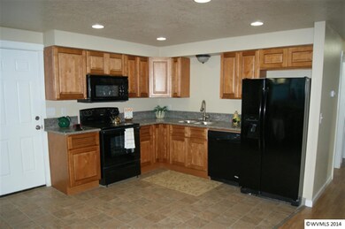 Granite Countertop, New Appliances