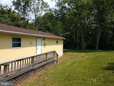 1525 Palm Springs Dr, Chambersburg, PA 17202 - photo 5