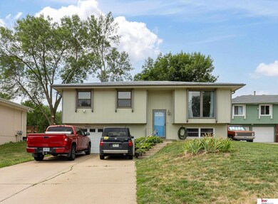 13111 Larimore Cir, Omaha, NE 68164 - photo 2