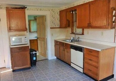 44 Lowell St, Rochester, NH 03867 - photo 4