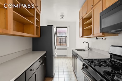 Washington Plaza unit 6-A, Jackson Heights, NY 11372 - photo 2
