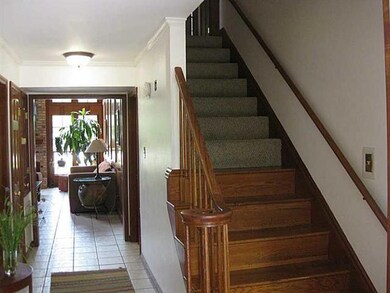Foyer. 3