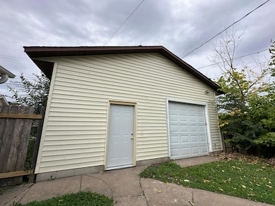 1213 Woodbridge St, Saint Paul, MN 55117 - photo 2