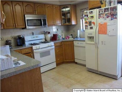 46 Perry Ave, Staten Island, NY 10314 - photo 5