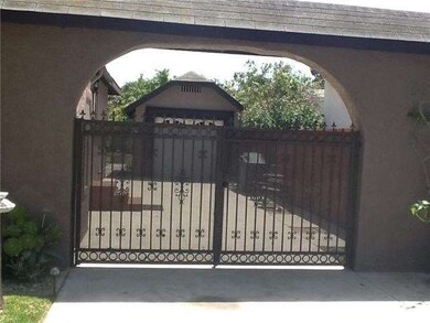 BEAUTIFUL SECURITY GATE FOR PRIVACY 2 CARS OUTSIDE