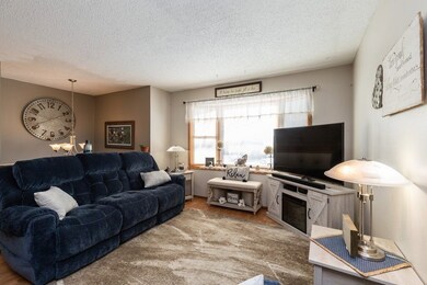 3922 Del Matro Rd, Waterloo, IA 50701 - photo 2