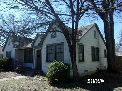 317 S Grand Ave, Gainesville, TX 76240 - photo 2