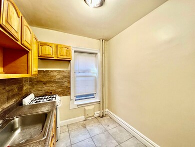 2267 Kennedy Blvd unit 4, Jc, Bergen-Lafayett, NJ 07304 - photo 2