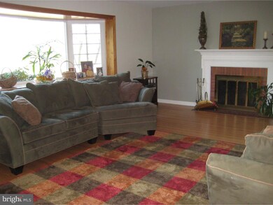 2724 N Kent Rd, Broomall, PA 19008 - photo 6