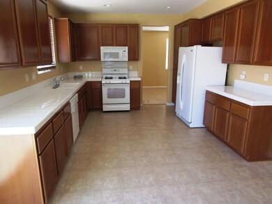 3304 Palm Frond St, Rosamond, CA 93560 - photo 2