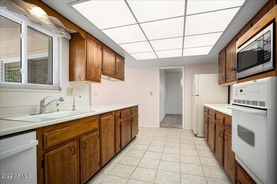 06-10413 W Kingswood Circle-6