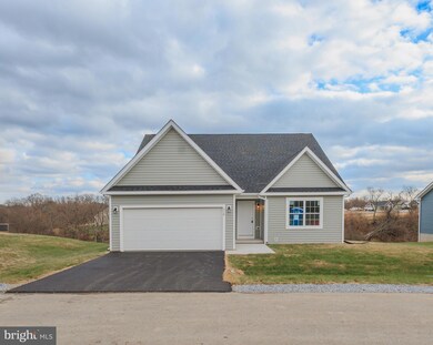 318 Vicksburg Ct, Martinsburg, WV 25404 - photo 4