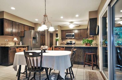 1611 Brestal Ct, Naperville, IL 60565 - photo 6