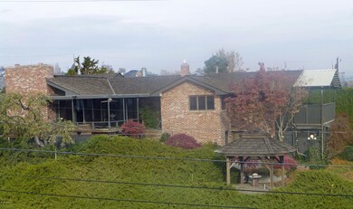 3sidehouse