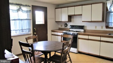 2903 Florida Ave, Halethorpe, MD 21227 - photo 6