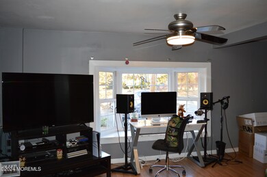 LIVING ROOM BAY WINDOW